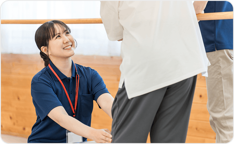 理学療法士とリハビリテーションを行う人